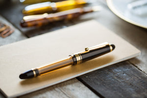 Pilot Custom 823 Fountain Pen - Amber with Ink