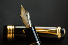 Load image into Gallery viewer, Pilot Custom Urushi Fountain Pen Black (Pre-Order) - BDpens